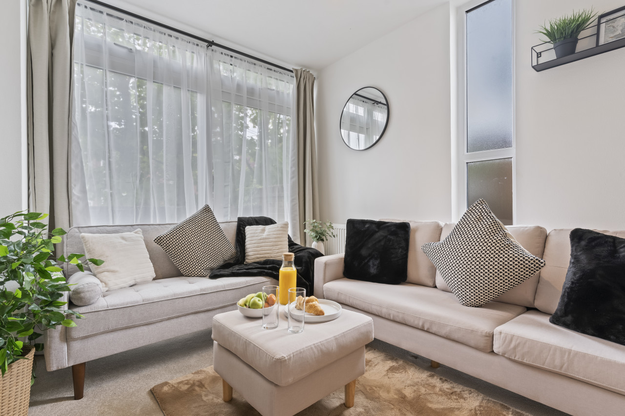 Elegant 4 Bed Home Next to Wembley Stadium in Windsor Cres, Wembley Park, Wembley HA9, UK - Property image 4 - VivreStays