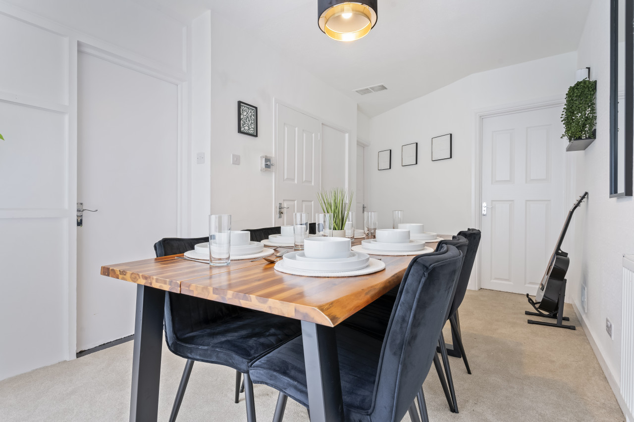 Elegant 4 Bed Home Next to Wembley Stadium in Windsor Cres, Wembley Park, Wembley HA9, UK - Property image 8 - VivreStays