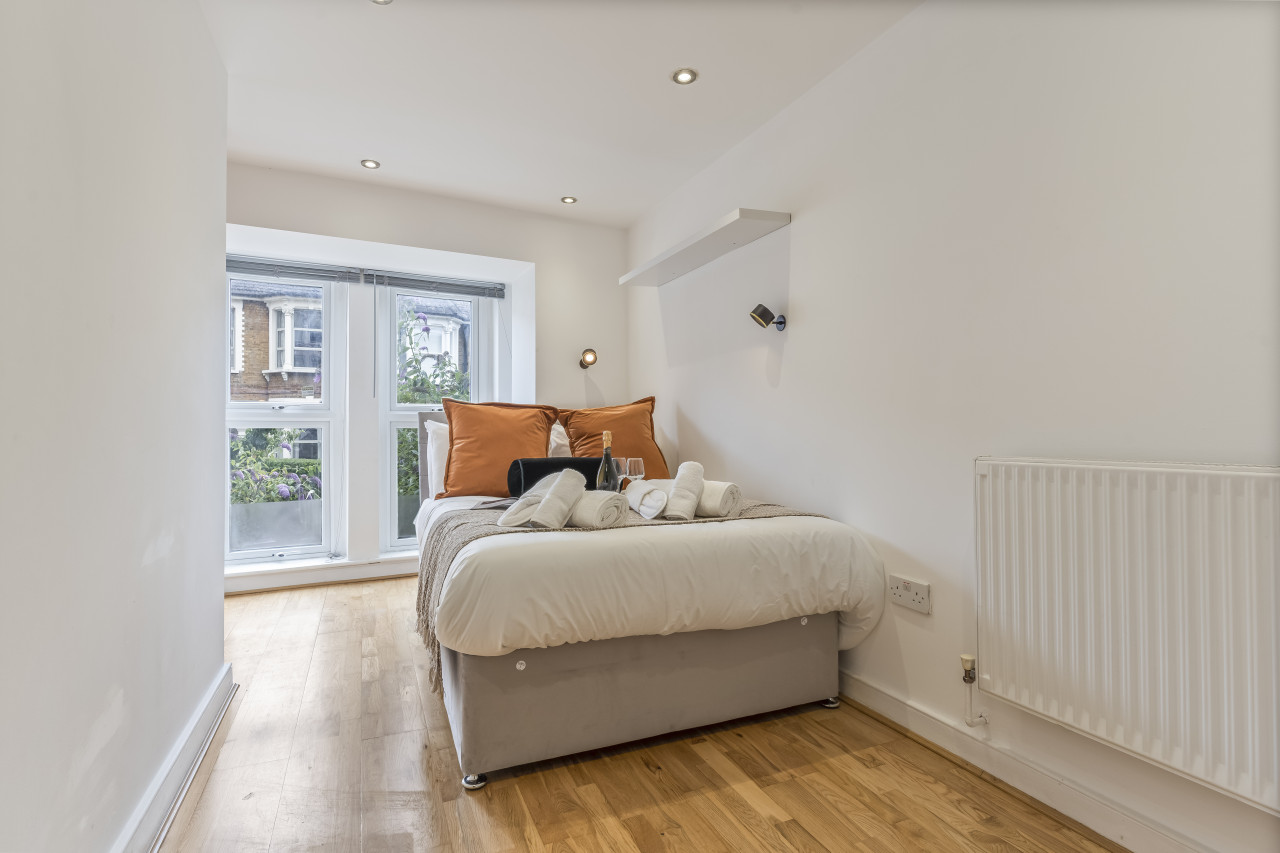2 Bed Flat London near O2 Academy in 40 Barrett's Grove, London N16 8AJ, UK - Property image 10 - VivreStays