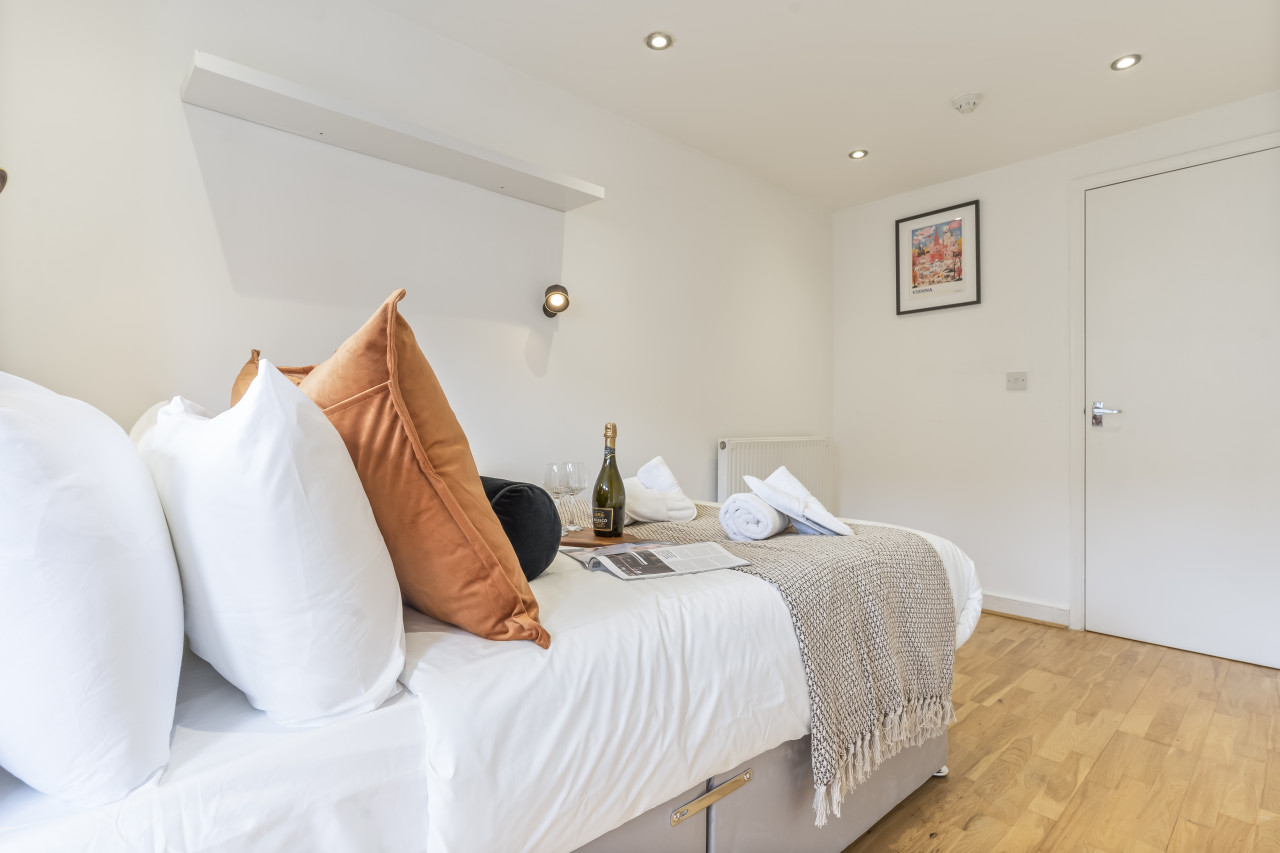2 Bed Flat London near O2 Academy in 40 Barrett's Grove, London N16 8AJ, UK - Property image 14 - VivreStays