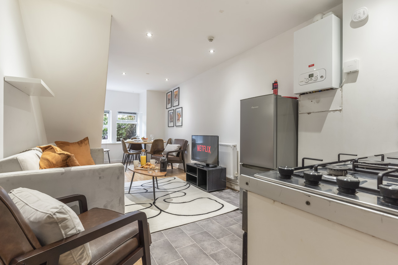 2 Bed Flat London near O2 Academy in 40 Barrett's Grove, London N16 8AJ, UK - Property image 2 - VivreStays
