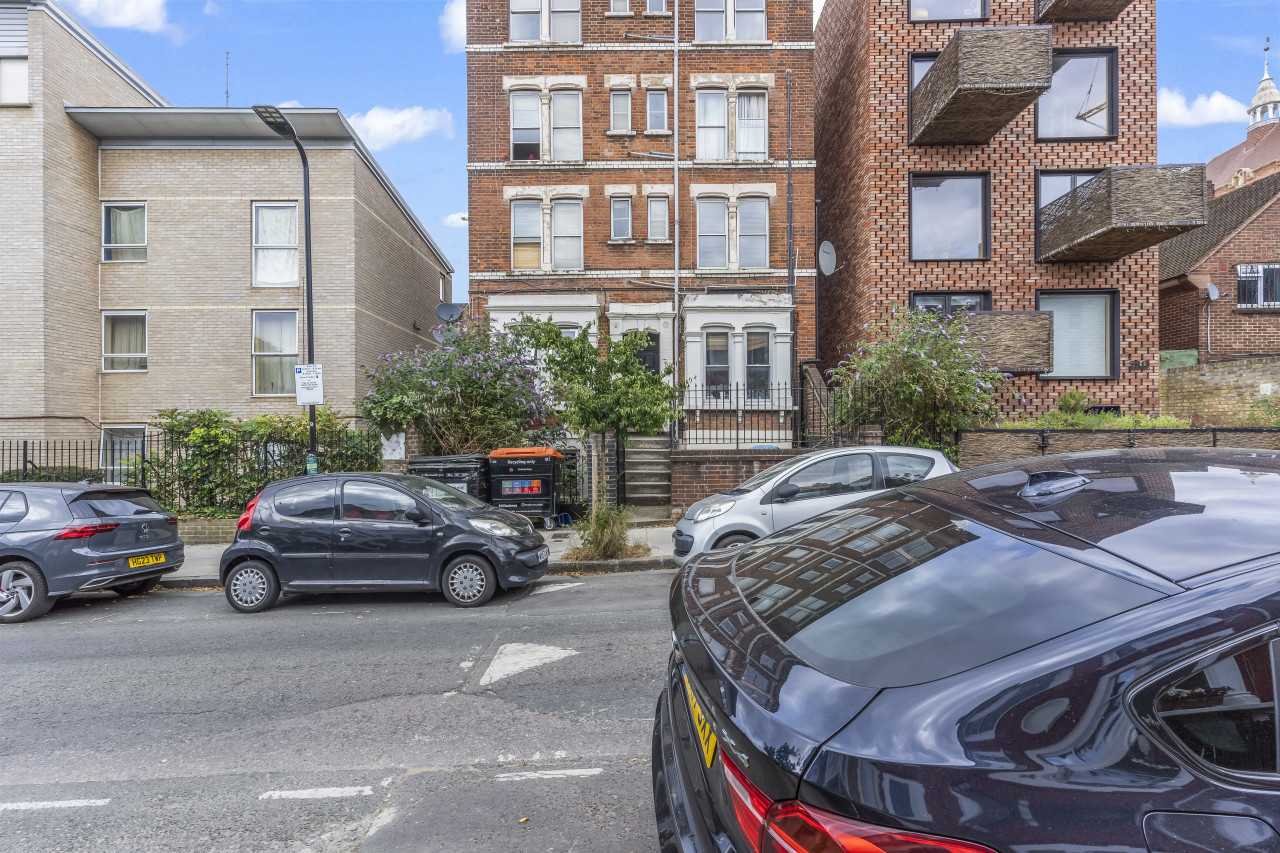 2 Bed Flat London near O2 Academy in 40 Barrett's Grove, London N16 8AJ, UK - Property image 26 - VivreStays