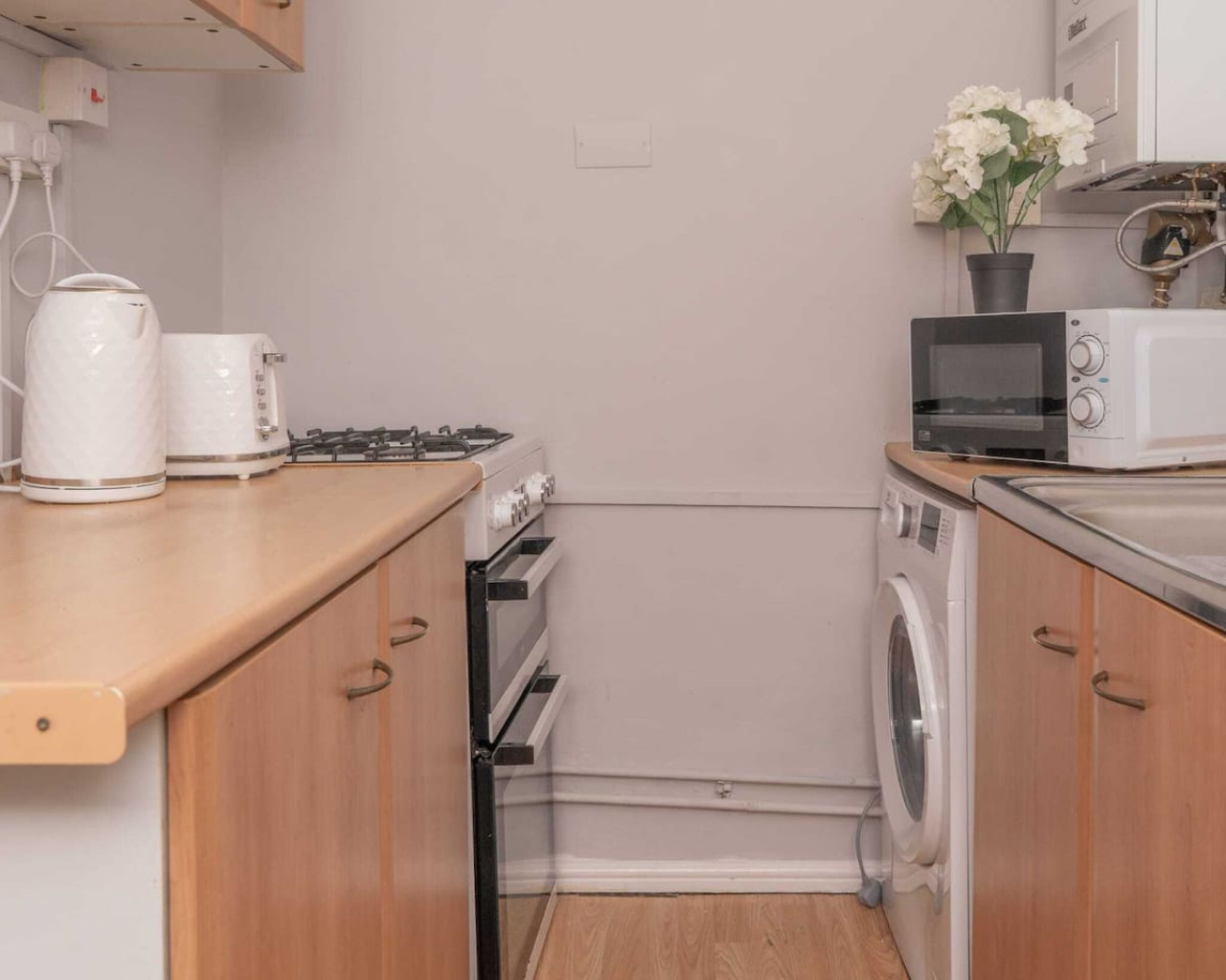 Comfy Home with Parking in 45 Stonehouse Lane - Property image 16 - VivreStays