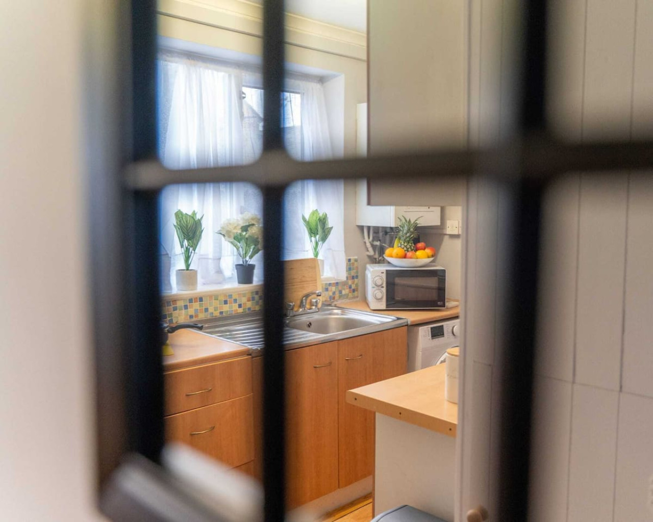 Comfy Home with Parking in 45 Stonehouse Lane - Property image 14 - VivreStays