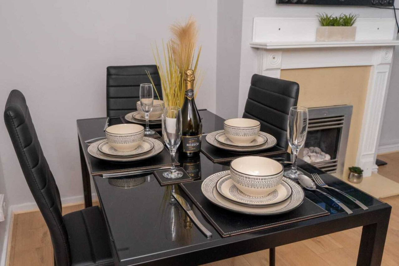 Comfy Home with Parking in 45 Stonehouse Lane - Property image 10 - VivreStays