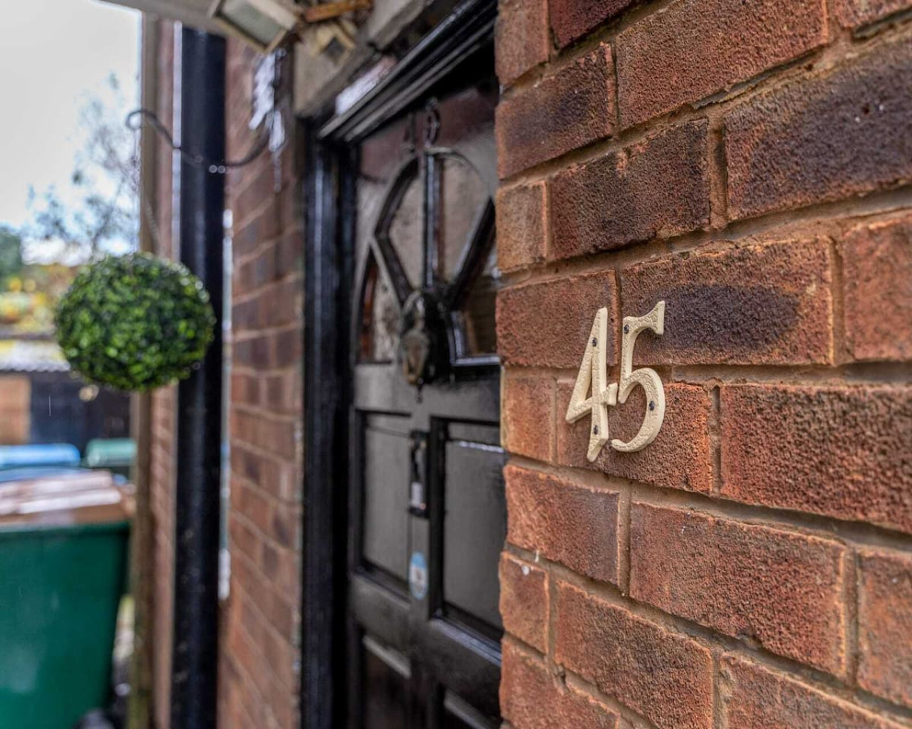 Comfy Home with Parking in 45 Stonehouse Lane - Property image 19 - VivreStays
