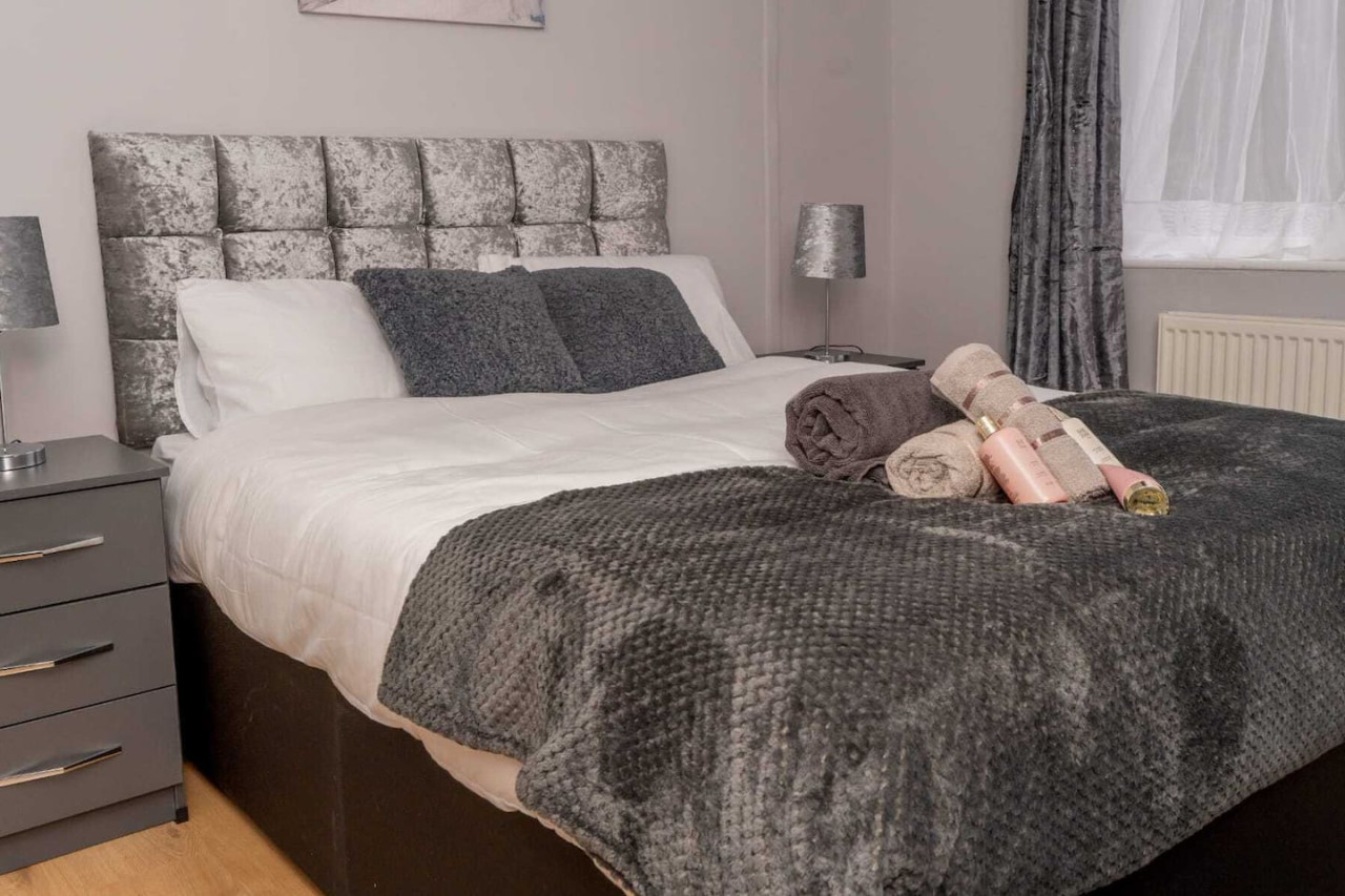 Comfy Home with Parking in 45 Stonehouse Lane - Property image 8 - VivreStays
