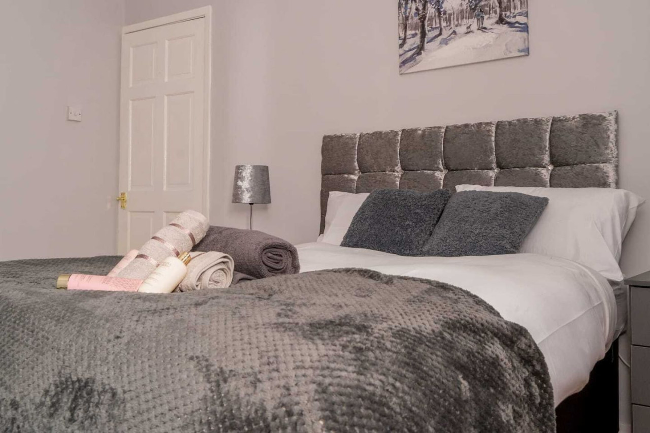 Comfy Home with Parking in 45 Stonehouse Lane - Property image 7 - VivreStays