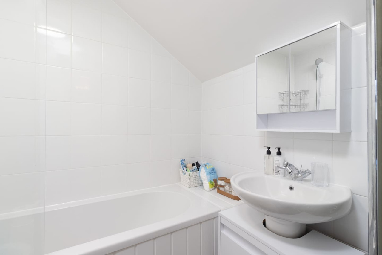 Elegant Apartment in Coventry in 5A Humber Road - Property image 15 - VivreStays