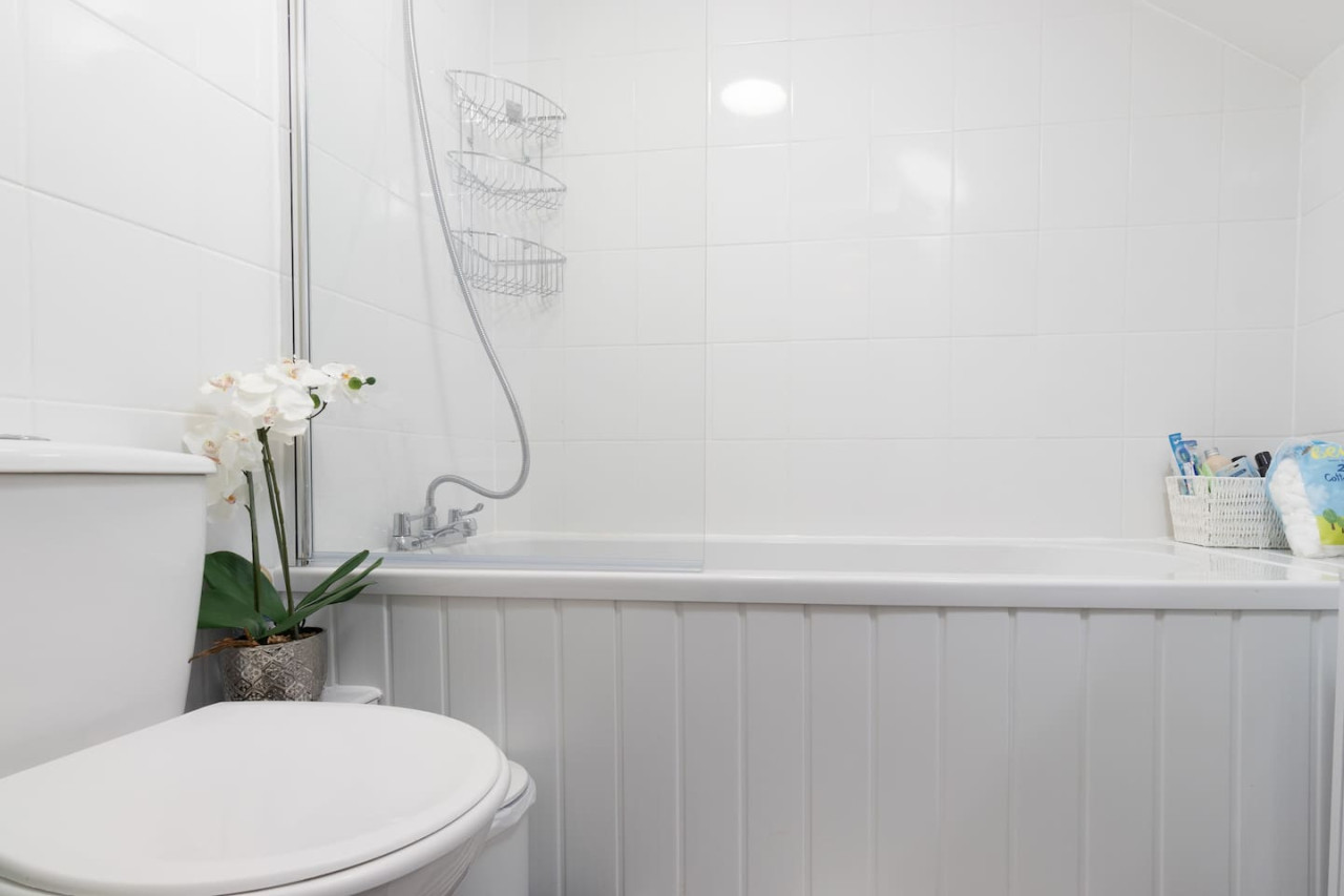Elegant Apartment in Coventry in 5A Humber Road - Property image 16 - VivreStays