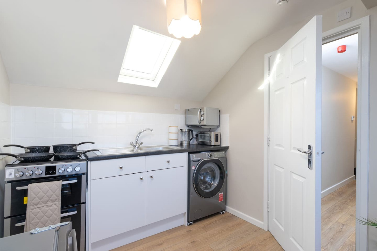 Elegant Apartment in Coventry in 5A Humber Road - Property image 13 - VivreStays