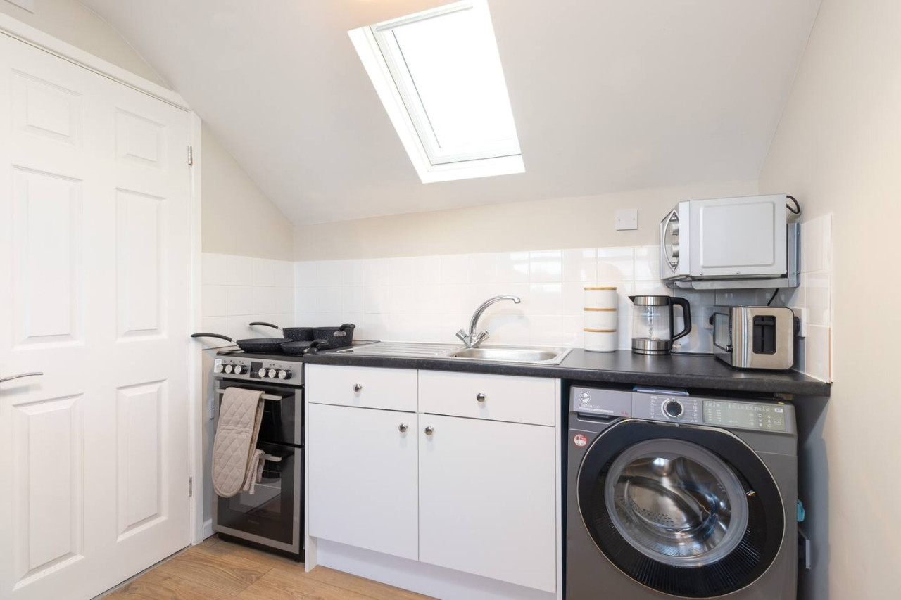 Elegant Apartment in Coventry in 5A Humber Road - Property image 12 - VivreStays