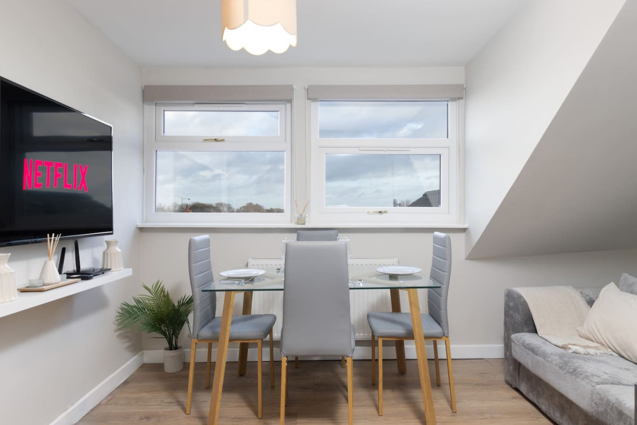 Elegant Apartment in Coventry in 5A Humber Road - Property image 3 - VivreStays