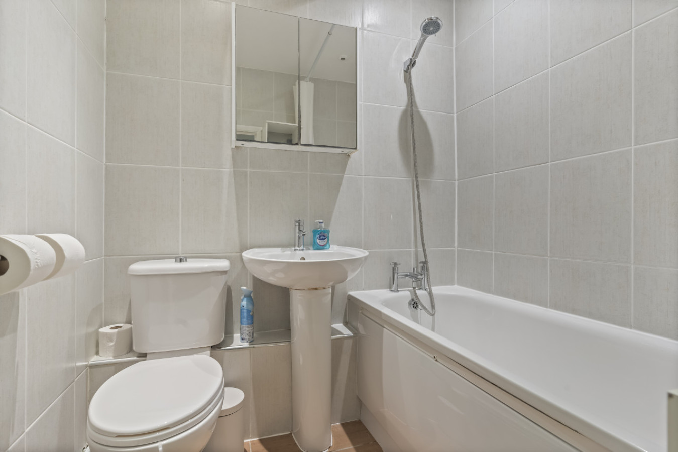 Long Term Stay Contractors, LDN in 40 Barrett's Grove, London N16 8AJ, UK - Property image 16 - VivreStays