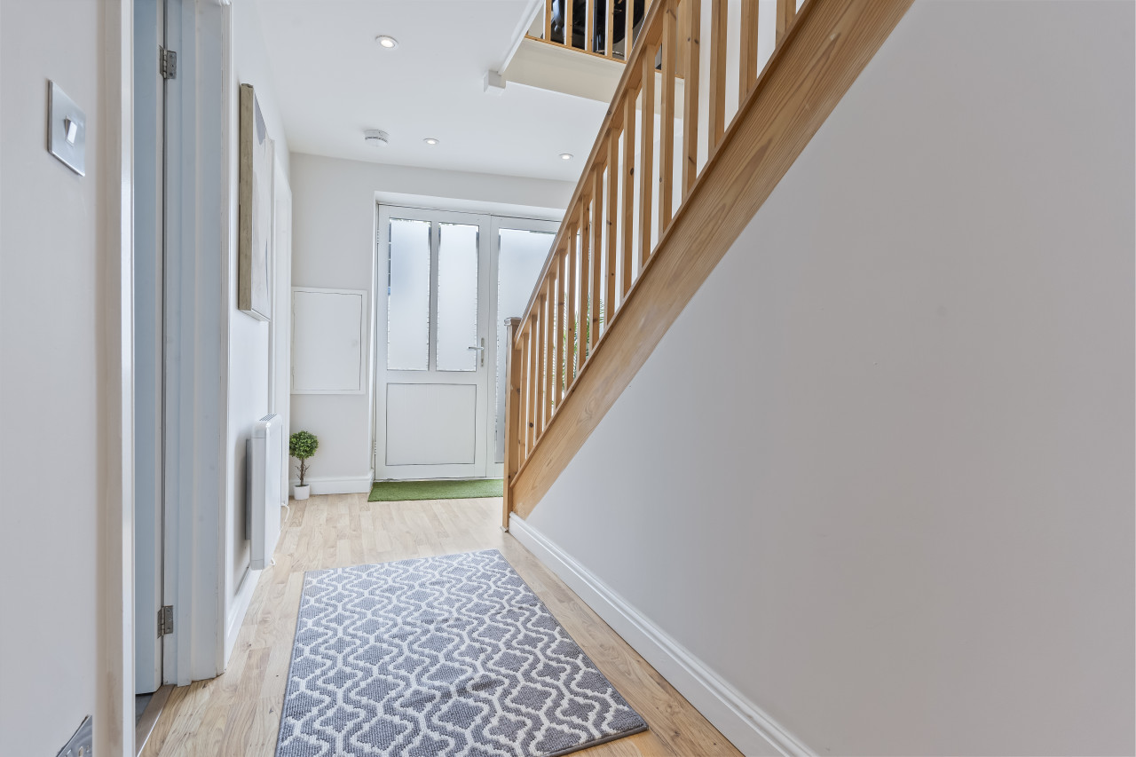 Redhill Hideaway: Stylish 2 Bed Home in 4 Linkfield Cor, Redhill RH1 1BB, UK - Property image 21 - VivreStays