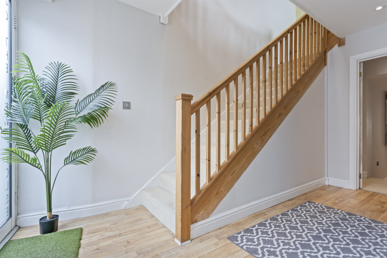 Redhill Hideaway: Stylish 2 Bed Home in 4 Linkfield Cor, Redhill RH1 1BB, UK - Property image 15 - VivreStays