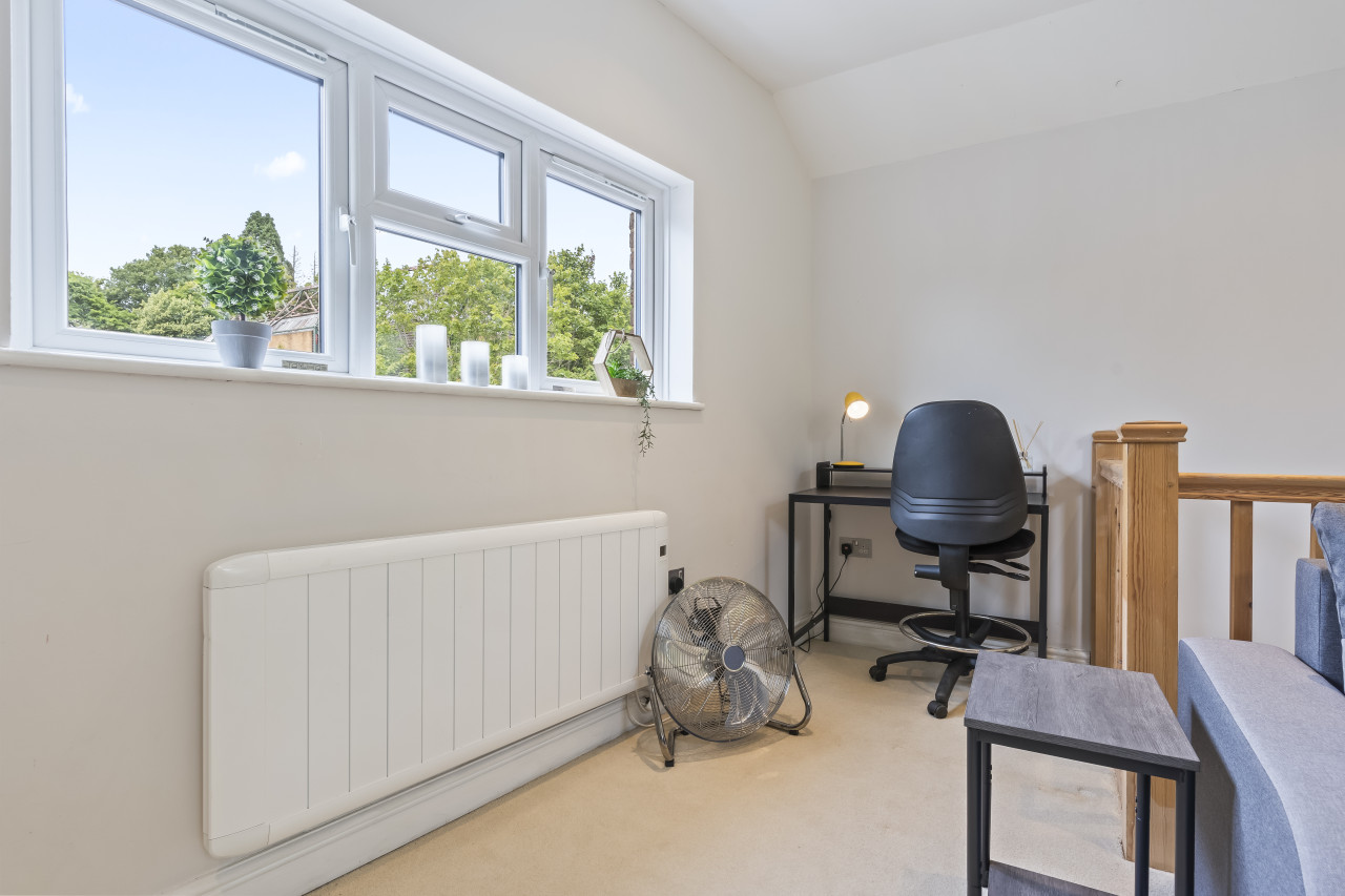 Redhill Hideaway: Stylish 2 Bed Home in 4 Linkfield Cor, Redhill RH1 1BB, UK - Property image 24 - VivreStays