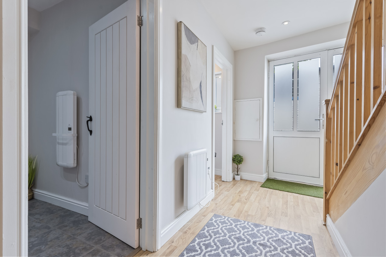 Redhill Hideaway: Stylish 2 Bed Home in 4 Linkfield Cor, Redhill RH1 1BB, UK - Property image 29 - VivreStays