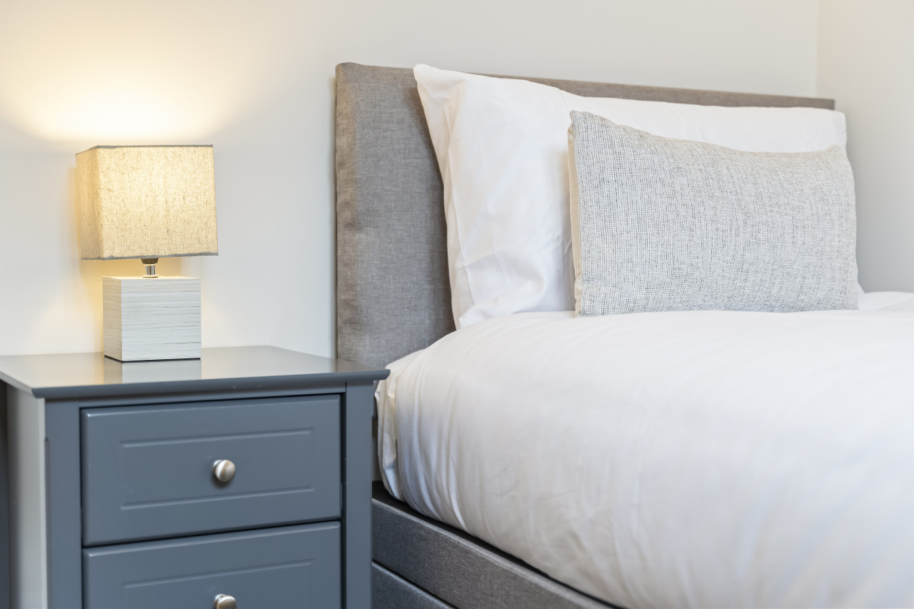 Redhill Hideaway: Stylish 2 Bed Home in 4 Linkfield Cor, Redhill RH1 1BB, UK - Property image 12 - VivreStays