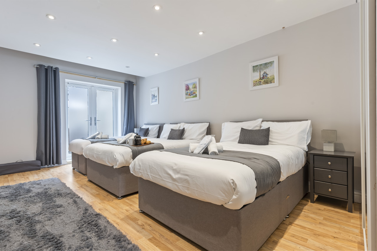 Redhill Hideaway: Stylish 2 Bed Home in 4 Linkfield Cor, Redhill RH1 1BB, UK - Property image 6 - VivreStays