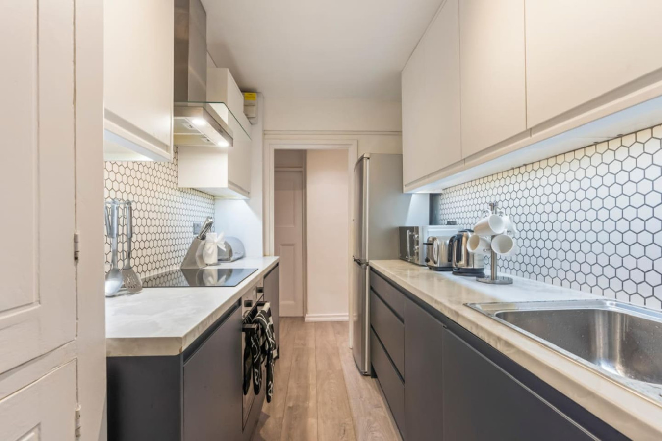 Central LDN Apt, Wi-Fi, Sleep 6 in 14A Wyfold Road - Property image 4 - VivreStays