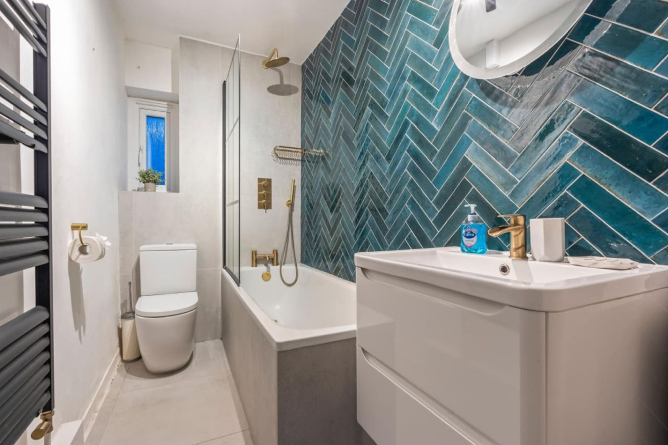 Central LDN Apt, Wi-Fi, Sleep 6 in 14A Wyfold Road - Property image 5 - VivreStays