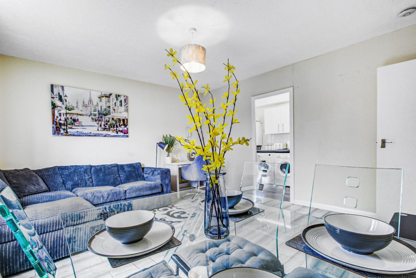 2 Bedroom Serviced Apartment Free Parking in Meadowbridge Court, 99 Princess Road Meadowbridge Court - Property image 7 - VivreStays