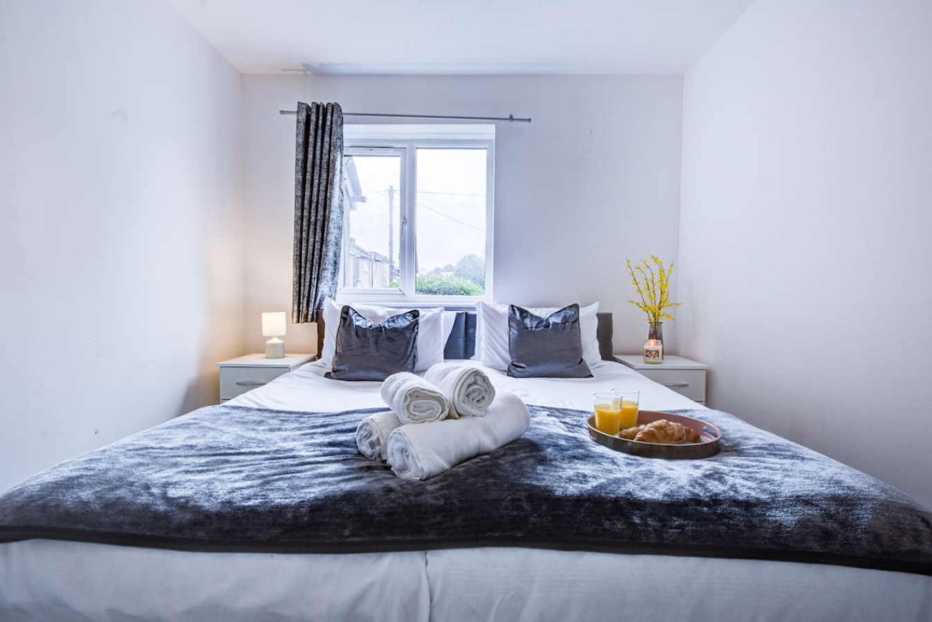 2 Bedroom Serviced Apartment Free Parking in Meadowbridge Court, 99 Princess Road Meadowbridge Court - Property image 9 - VivreStays