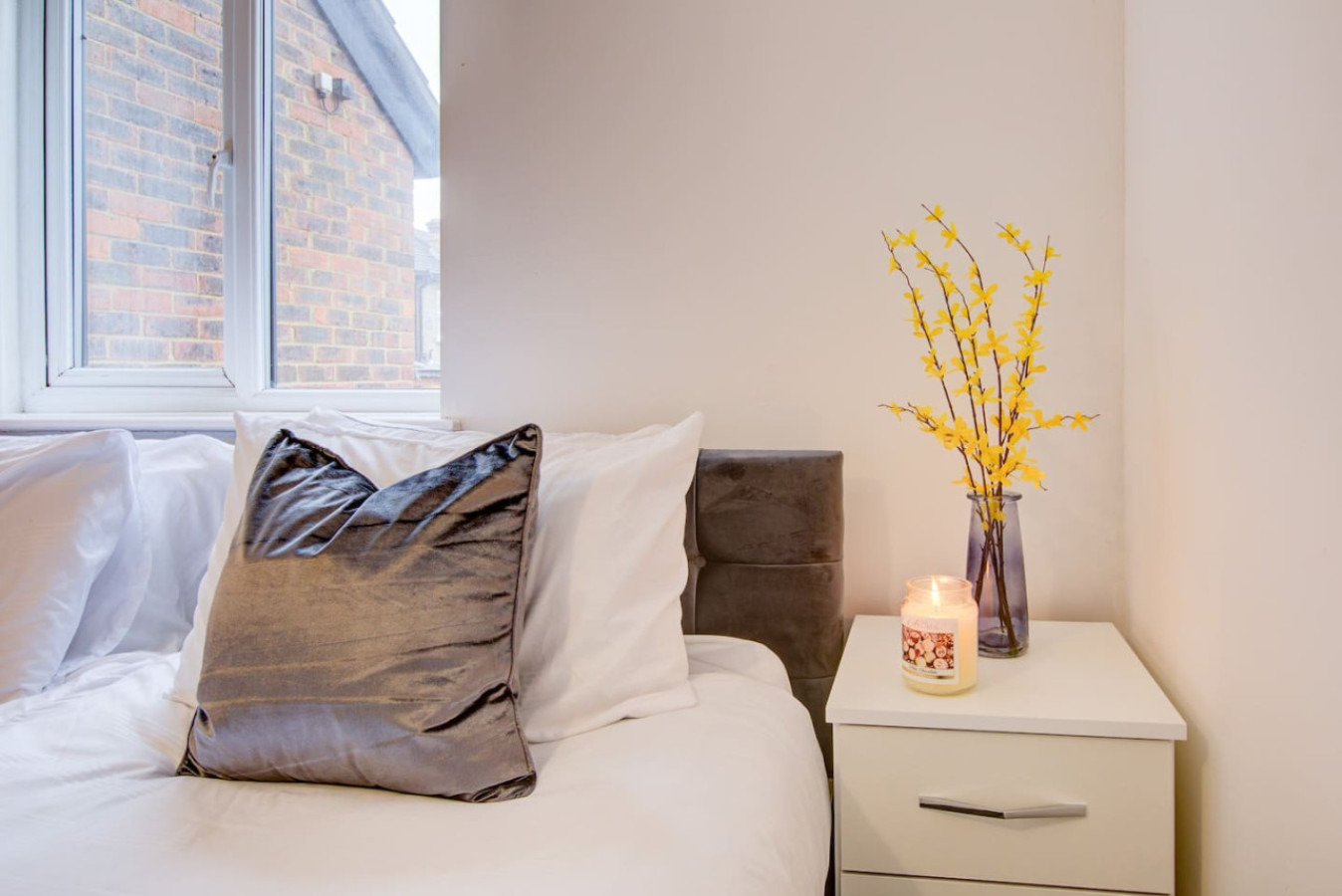 2 Bedroom Serviced Apartment Free Parking in Meadowbridge Court, 99 Princess Road Meadowbridge Court - Property image 11 - VivreStays