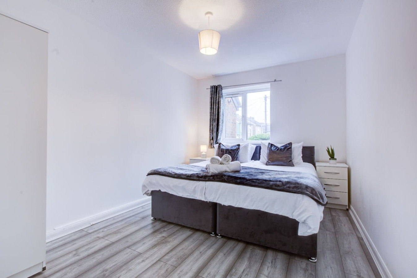 2 Bedroom Serviced Apartment Free Parking in Meadowbridge Court, 99 Princess Road Meadowbridge Court - Property image 10 - VivreStays