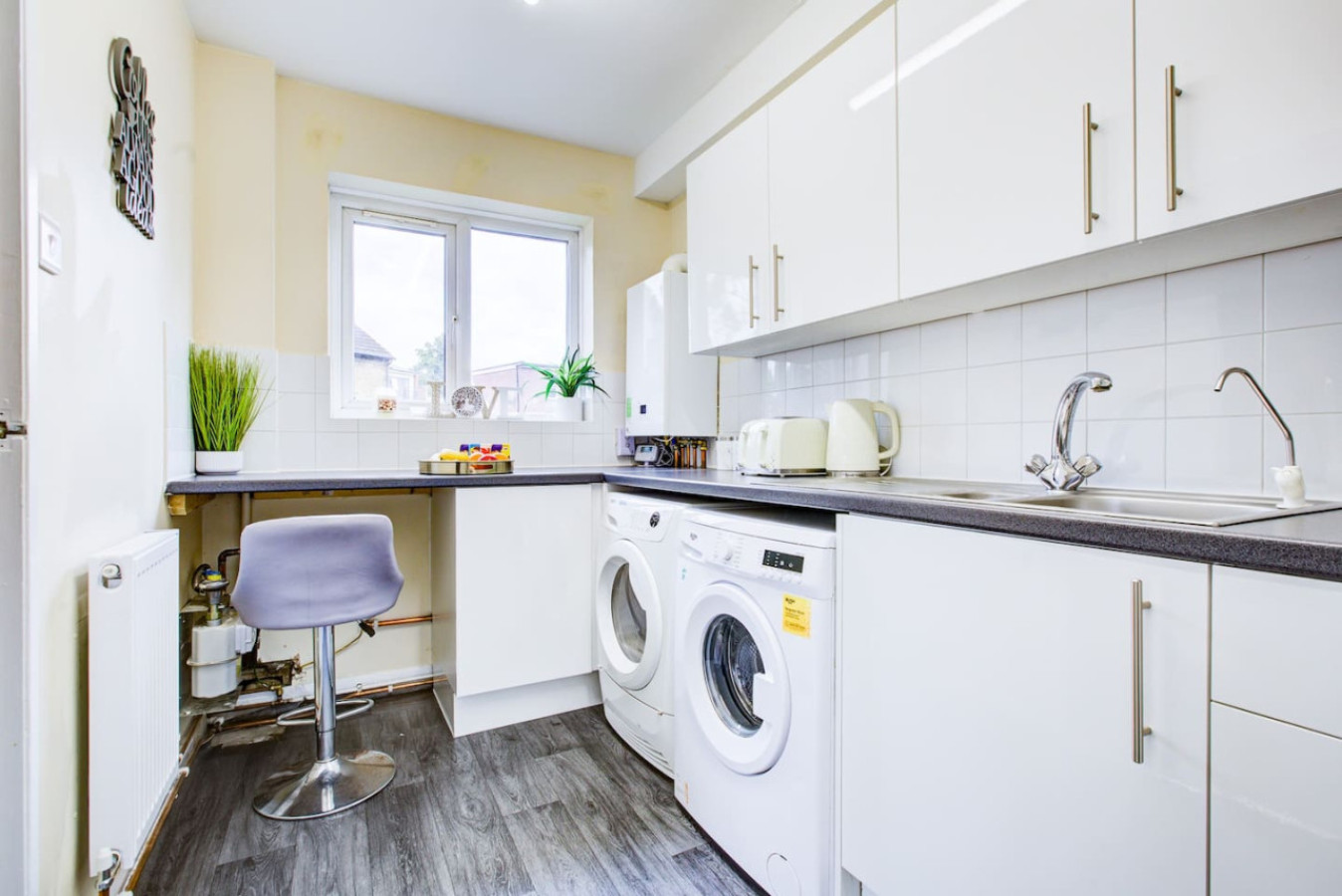 2 Bedroom Serviced Apartment Free Parking in Meadowbridge Court, 99 Princess Road Meadowbridge Court - Property image 15 - VivreStays