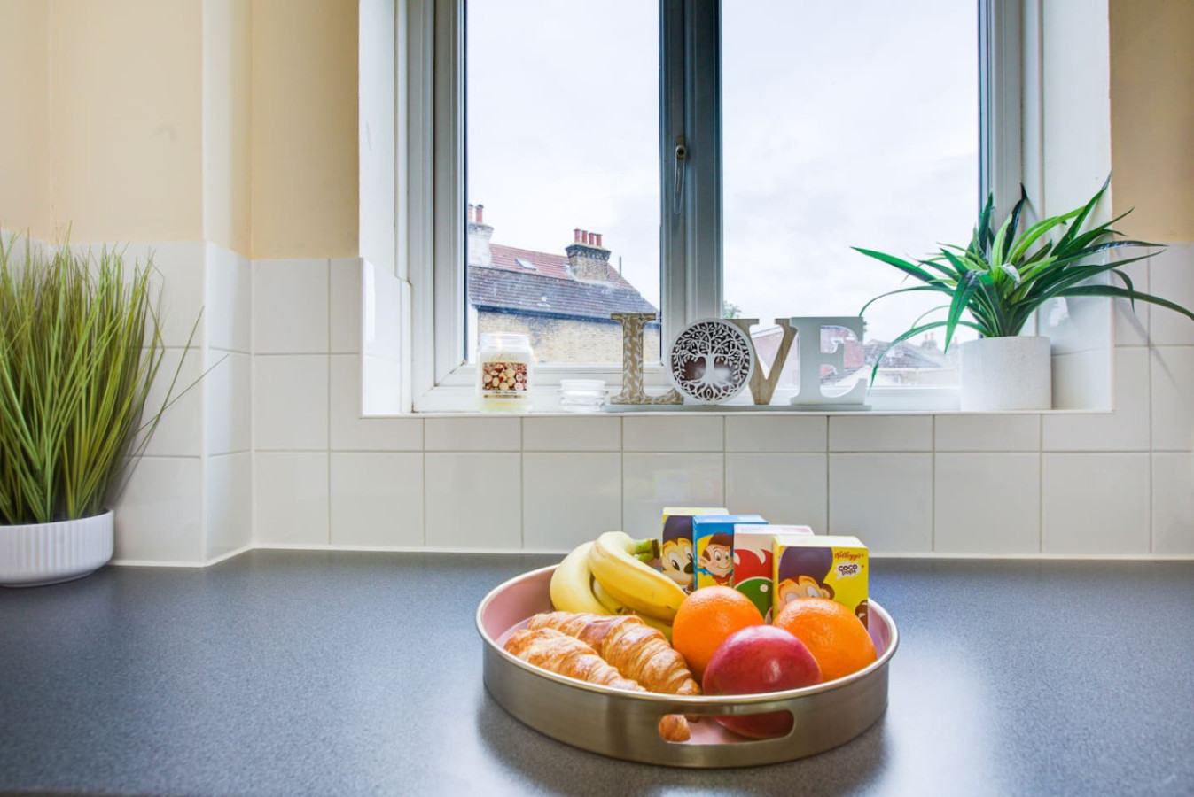 2 Bedroom Serviced Apartment Free Parking in Meadowbridge Court, 99 Princess Road Meadowbridge Court - Property image 14 - VivreStays