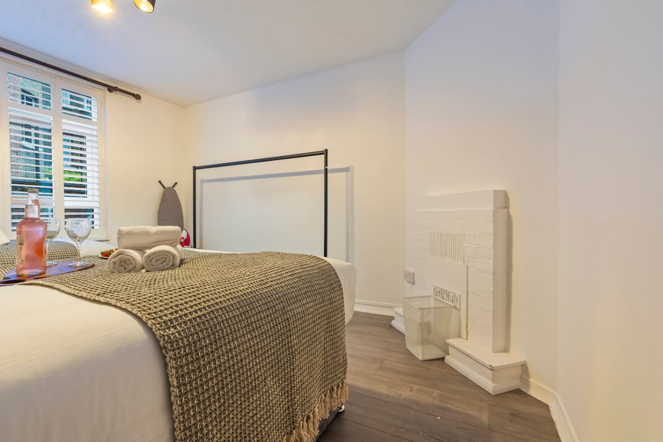 Stylish 2-Bedroom Fulham Apt in Wyfold Road - Property image 8 - VivreStays
