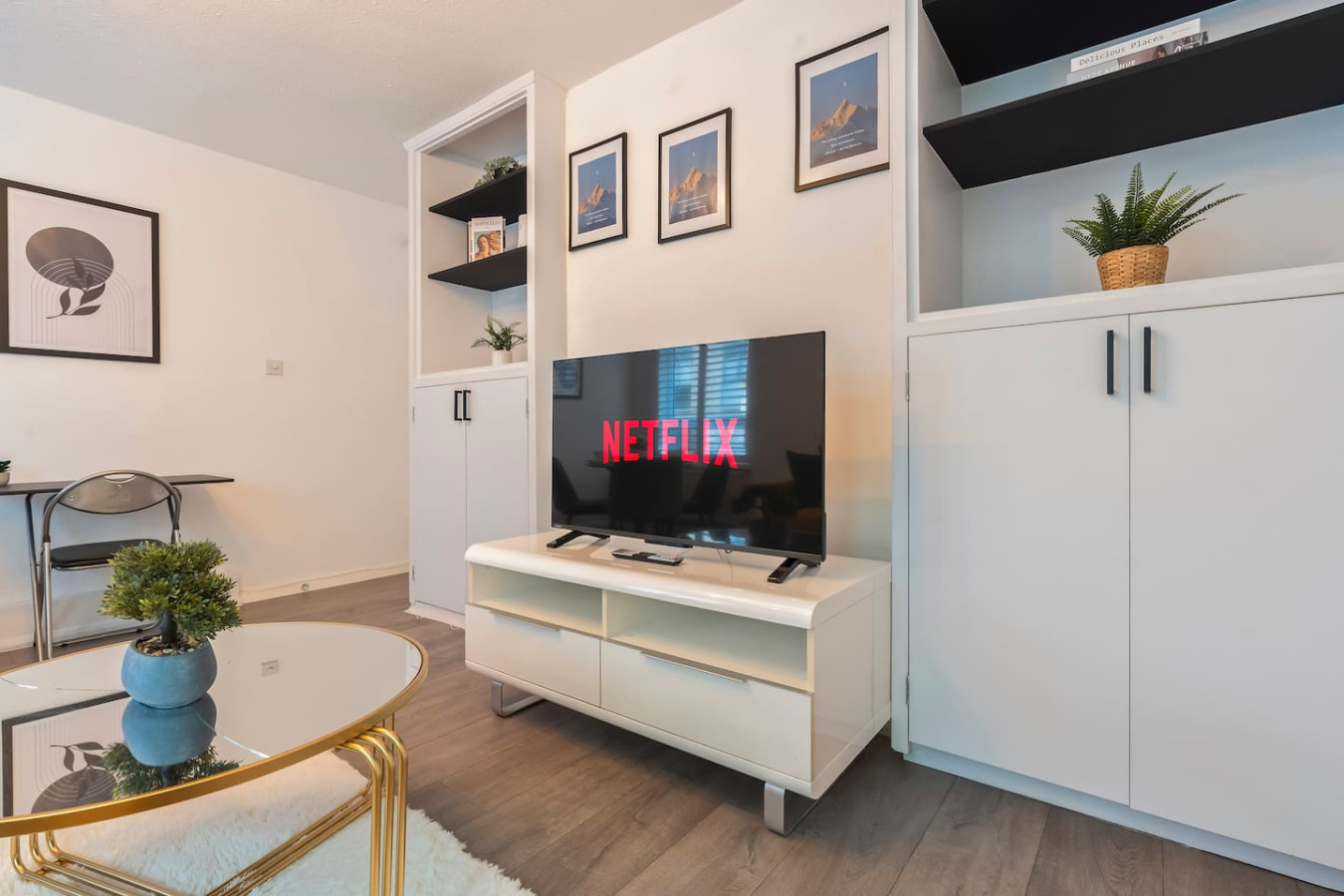 Stylish 2-Bedroom Fulham Apt in Wyfold Road - Property image 3 - VivreStays
