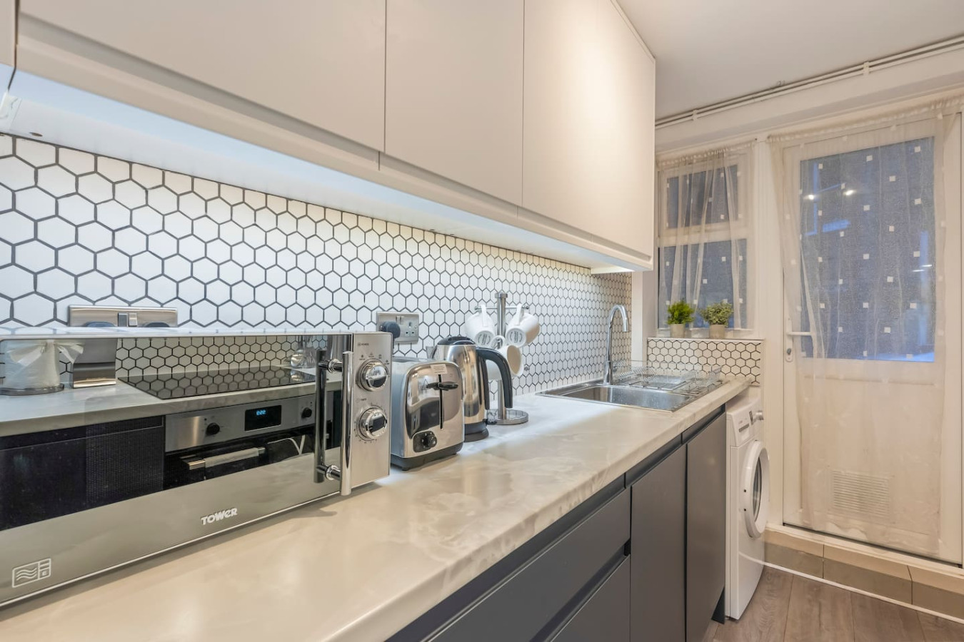 Stylish 2-Bedroom Fulham Apt in Wyfold Road - Property image 19 - VivreStays