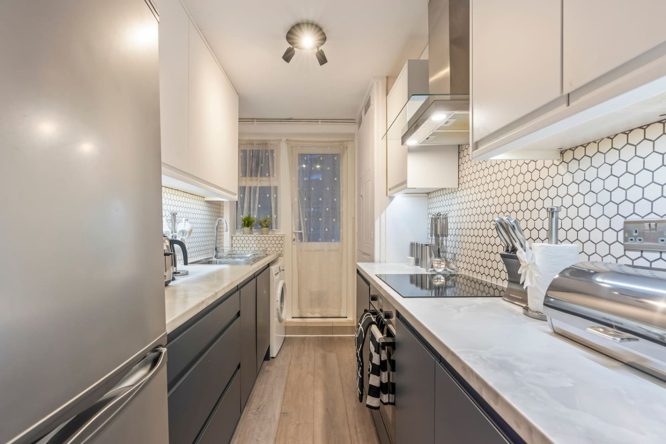 Stylish 2-Bedroom Fulham Apt in Wyfold Road - Property image 16 - VivreStays