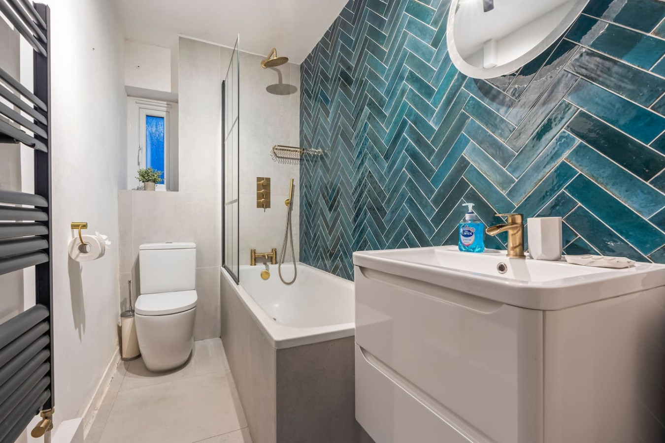 Stylish 2-Bedroom Fulham Apt in Wyfold Road - Property image 13 - VivreStays