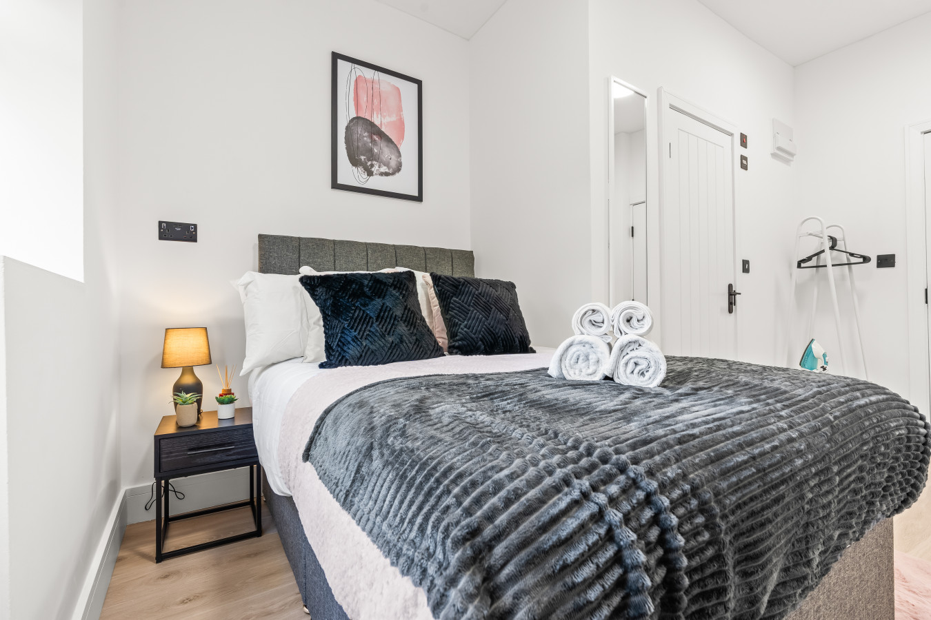 Modern 4 Bed Central London - Free Parking in Willesden Ln, London, UK - Property image 8 - VivreStays