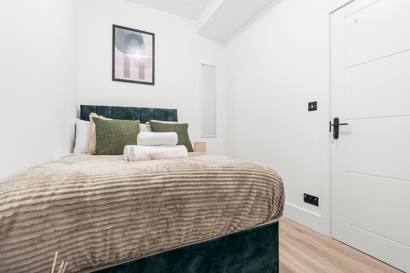 Modern 4 Bed Central London - Free Parking in Willesden Ln, London, UK - Property image 24 - VivreStays