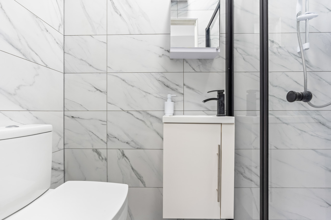 Brand New 4 BDR Apartment in Willesden Ln, London, UK - Property image 27 - VivreStays
