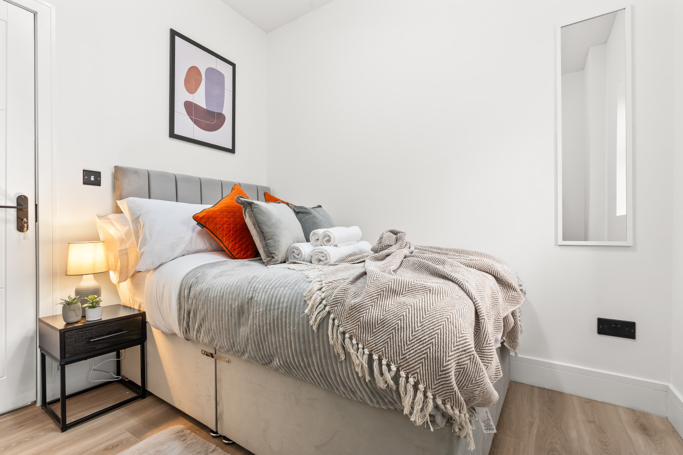 Brand New 4 BDR Apartment serviced apartment - UK - VivreStays