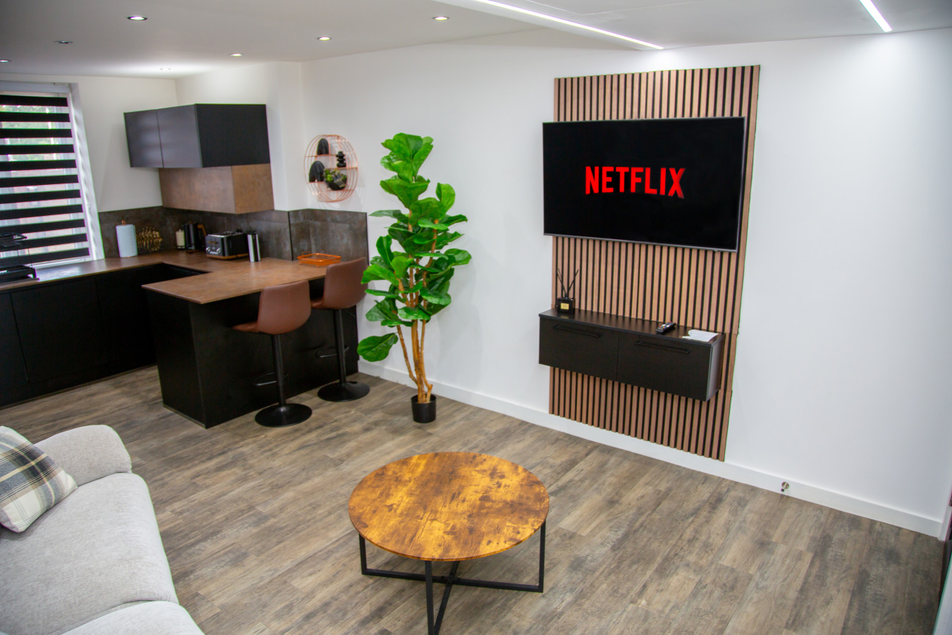 Luxury 2 Bed West London, Free Parking in 200 Harefield Rd, Uxbridge UB8 1PS, UK - Property image 6 - VivreStays