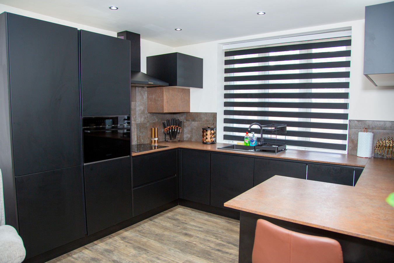 Luxury 2 Bed West London, Free Parking in 200 Harefield Rd, Uxbridge UB8 1PS, UK - Property image 9 - VivreStays