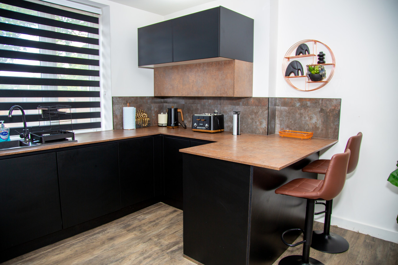 Luxury 2 Bed West London, Free Parking in 200 Harefield Rd, Uxbridge UB8 1PS, UK - Property image 13 - VivreStays