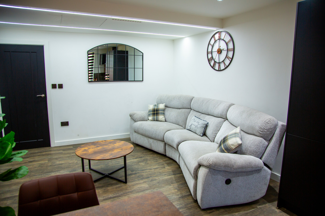 Luxury 2 Bed West London, Free Parking in 200 Harefield Rd, Uxbridge UB8 1PS, UK - Property image 21 - VivreStays
