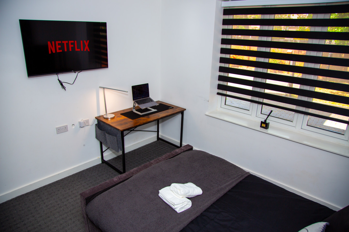 Luxury 2 Bed West London, Free Parking in 200 Harefield Rd, Uxbridge UB8 1PS, UK - Property image 14 - VivreStays