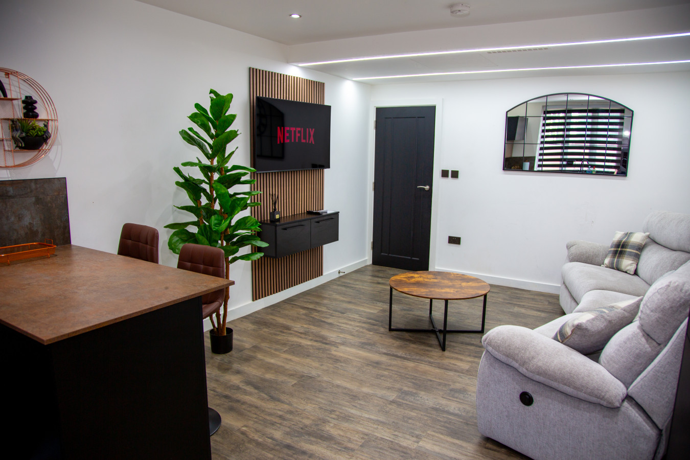 Luxury 2 Bed West London, Free Parking in 200 Harefield Rd, Uxbridge UB8 1PS, UK - Property image 16 - VivreStays