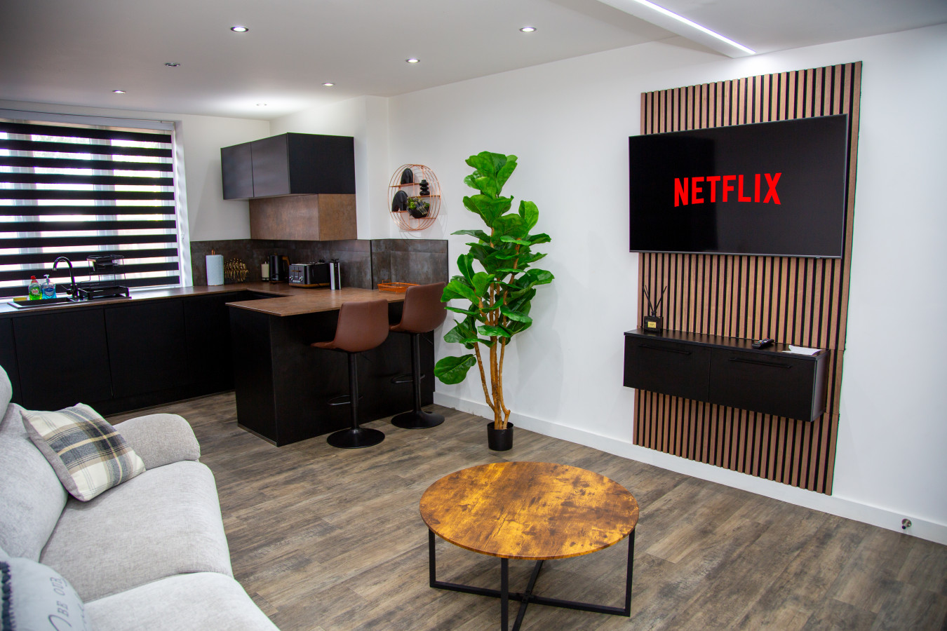 Luxury 2 Bed West London, Free Parking in 200 Harefield Rd, Uxbridge UB8 1PS, UK - Property image 18 - VivreStays