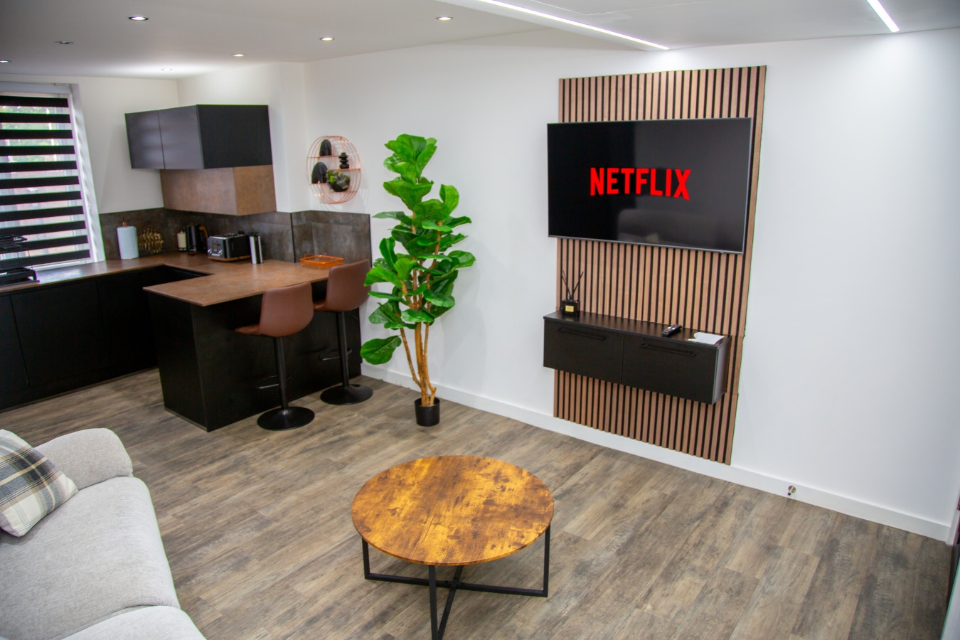 Luxury 2 Bed West London, Free Parking in 200 Harefield Rd, Uxbridge UB8 1PS, UK - Property image 11 - VivreStays