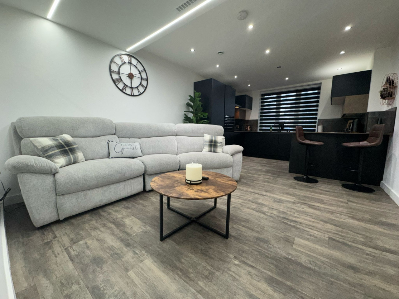 Spacious Luxury Apartment Heathrow in 200 Harefield Rd, Uxbridge UB8 1PS, UK - Property image 8 - VivreStays